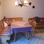 Apartment Im Souterrain Mit Terrasse