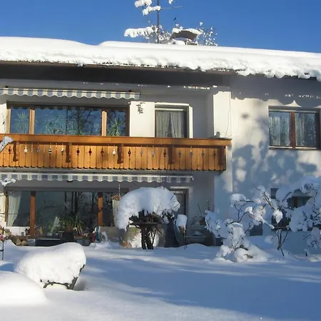 Im Souterrain Mit Terrasse