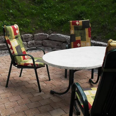 Im Souterrain Mit Terrasse דירה *