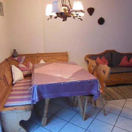 Lägenhet Im Souterrain Mit Terrasse